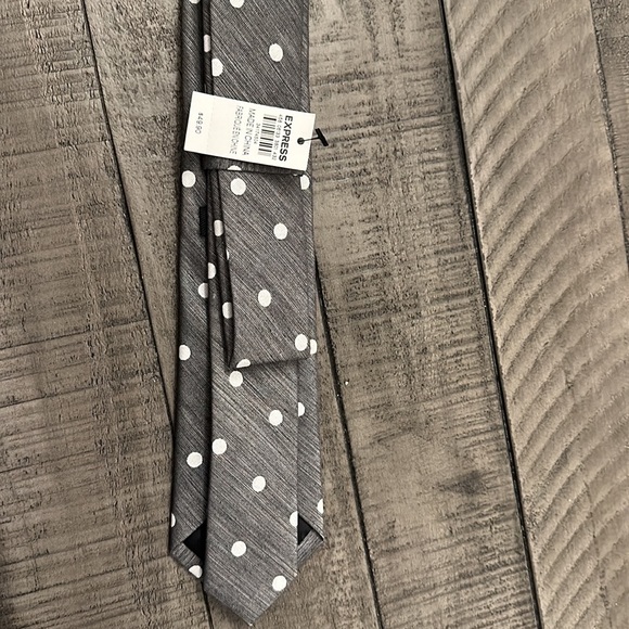 Express Tie - Picture 3 of 4